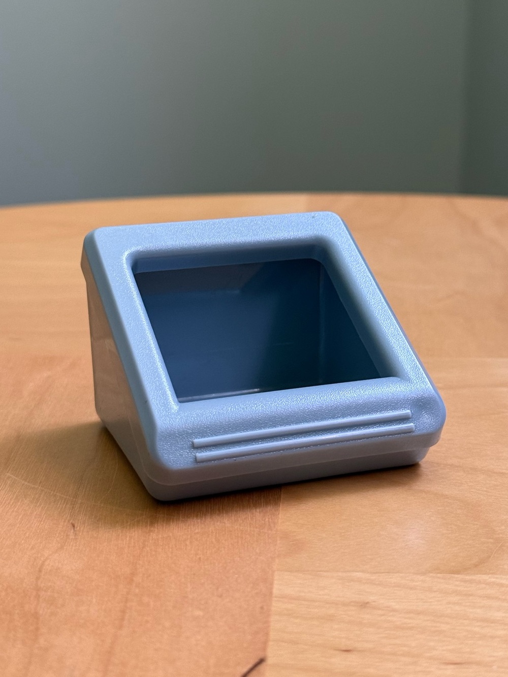 Vintage c1988 Hard Plastic Design-A-Space Magnetic Clip Holder by RUBBERMAID